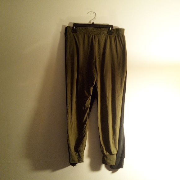 La Image olive green and black pants - Picture 7 of 11